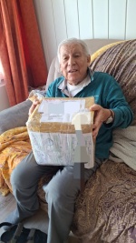 Exintegrante de Los Paraguayos se emociona al recibir encomienda